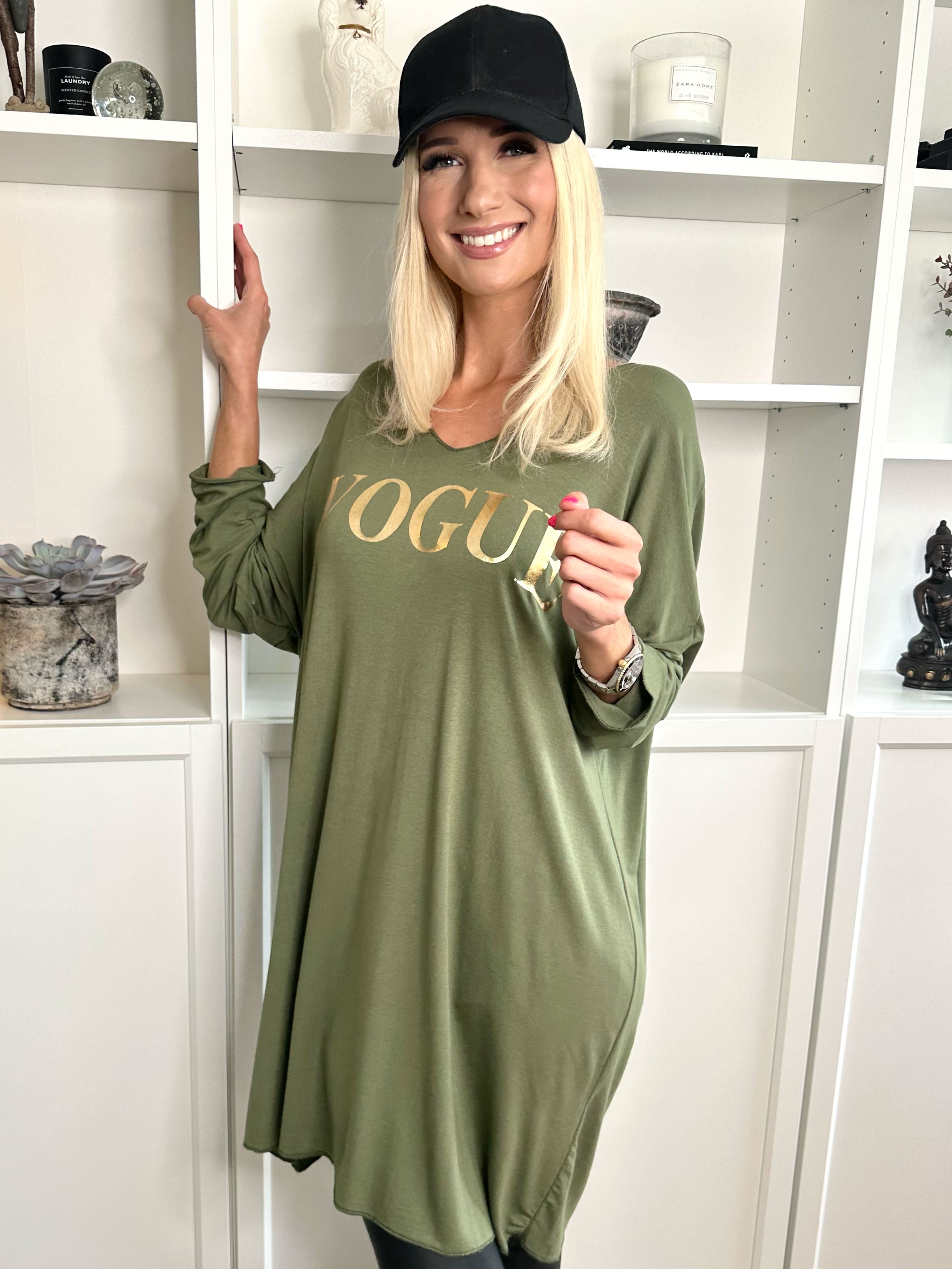 Vogue Long Sleeve - Langærmet kjole i viskose med guld skrift